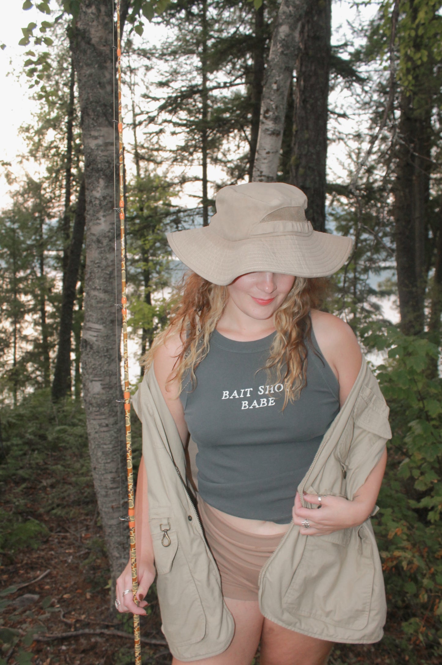 “bait shop babe” og tank