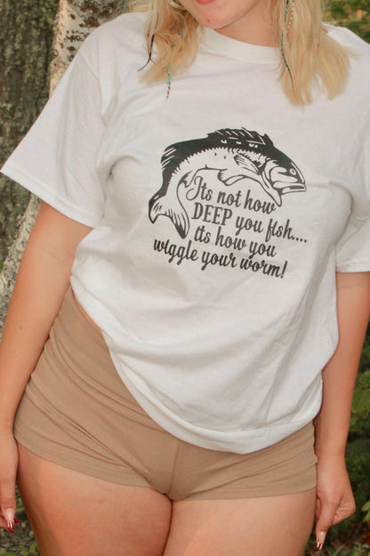 “wiggle worm” tee