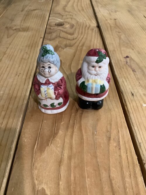 santa & mrs. clause (salt & pepper shakers)